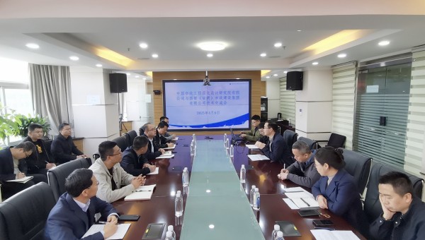 近日，西部市政建設(shè)集團(tuán)與中國市政工程西北設(shè)計研究院（道橋院）召開技術(shù)交流會。會上，雙方分別介紹了企業(yè)概況與合作成果。市政西北院技術(shù)團(tuán)隊就EPC項目設(shè)計施工協(xié)同、海綿城市技術(shù)應(yīng)用及車路云一體化發(fā)展前景作