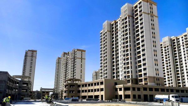 為推動黨建工作深度融入中心任務(wù)，充分激發(fā)全員干事創(chuàng)業(yè)活力，全力推進(jìn)項目復(fù)工復(fù)產(chǎn)，近日，蘭州新區(qū)職投公司黨支部、甘肅建投新區(qū)公司第一黨支部、西部市政建設(shè)集團(tuán)三公司黨支部聯(lián)合開展了“黨建引領(lǐng)強引擎百日攻堅